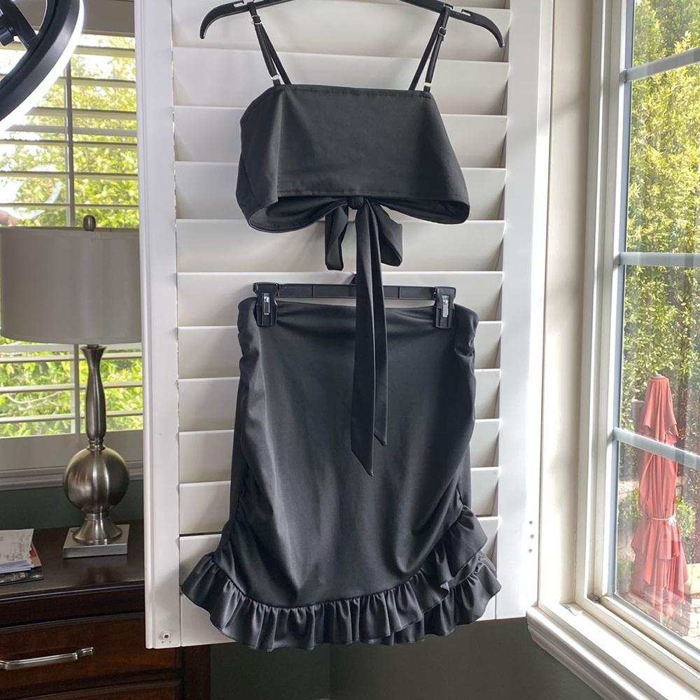 Two piece skirt outfit black size medium